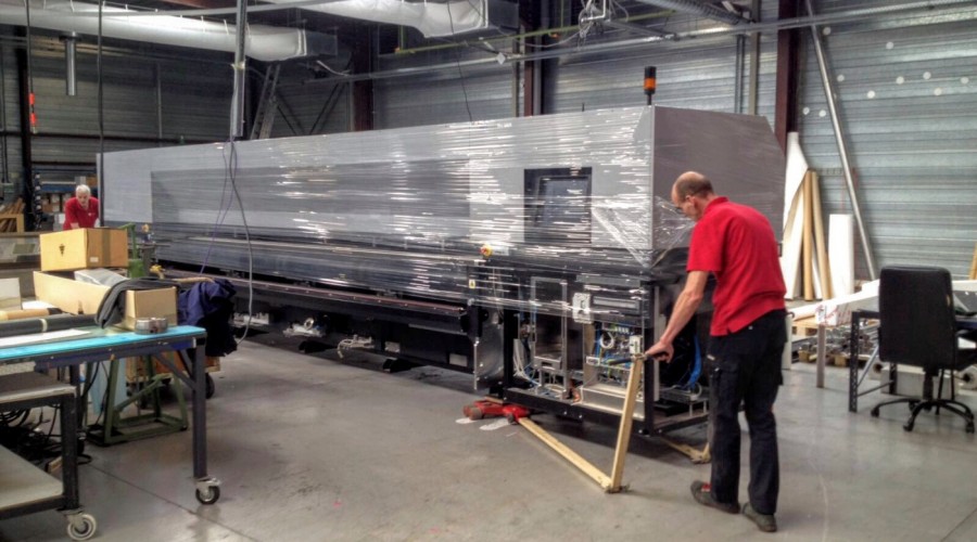superwide UV printer relocation from Belgium to The Netherlands